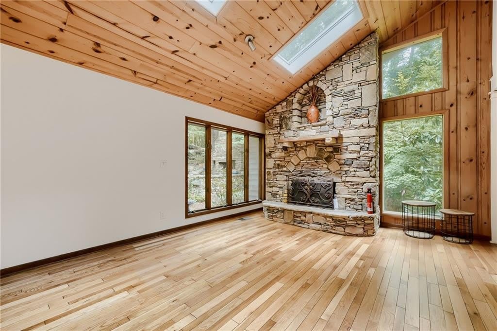570 Idlewood Drive NW – photo 3