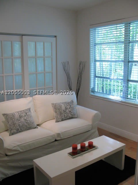 1525 Meridian Ave – photo 3