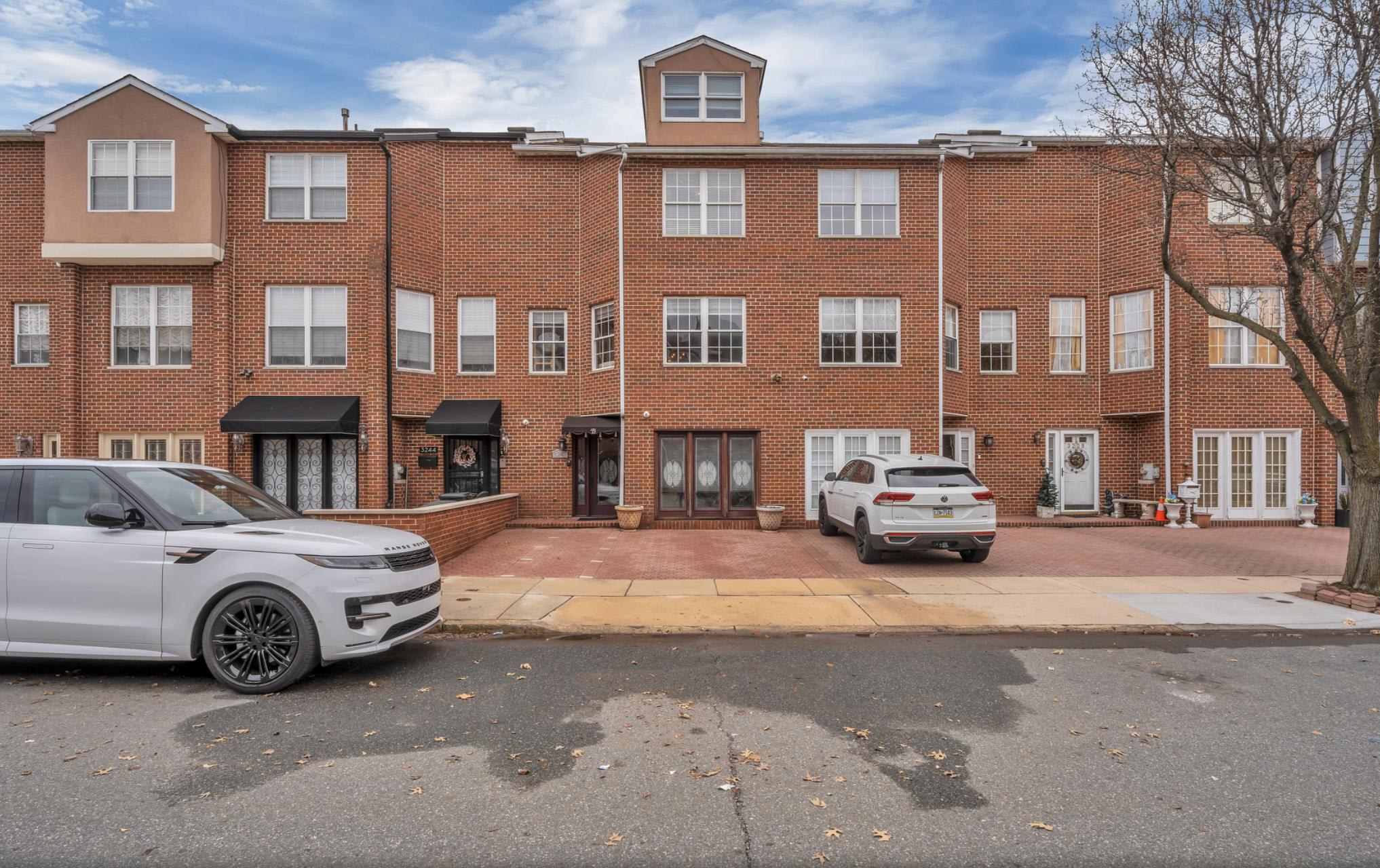 3242 South Sydenham Street – photo 1