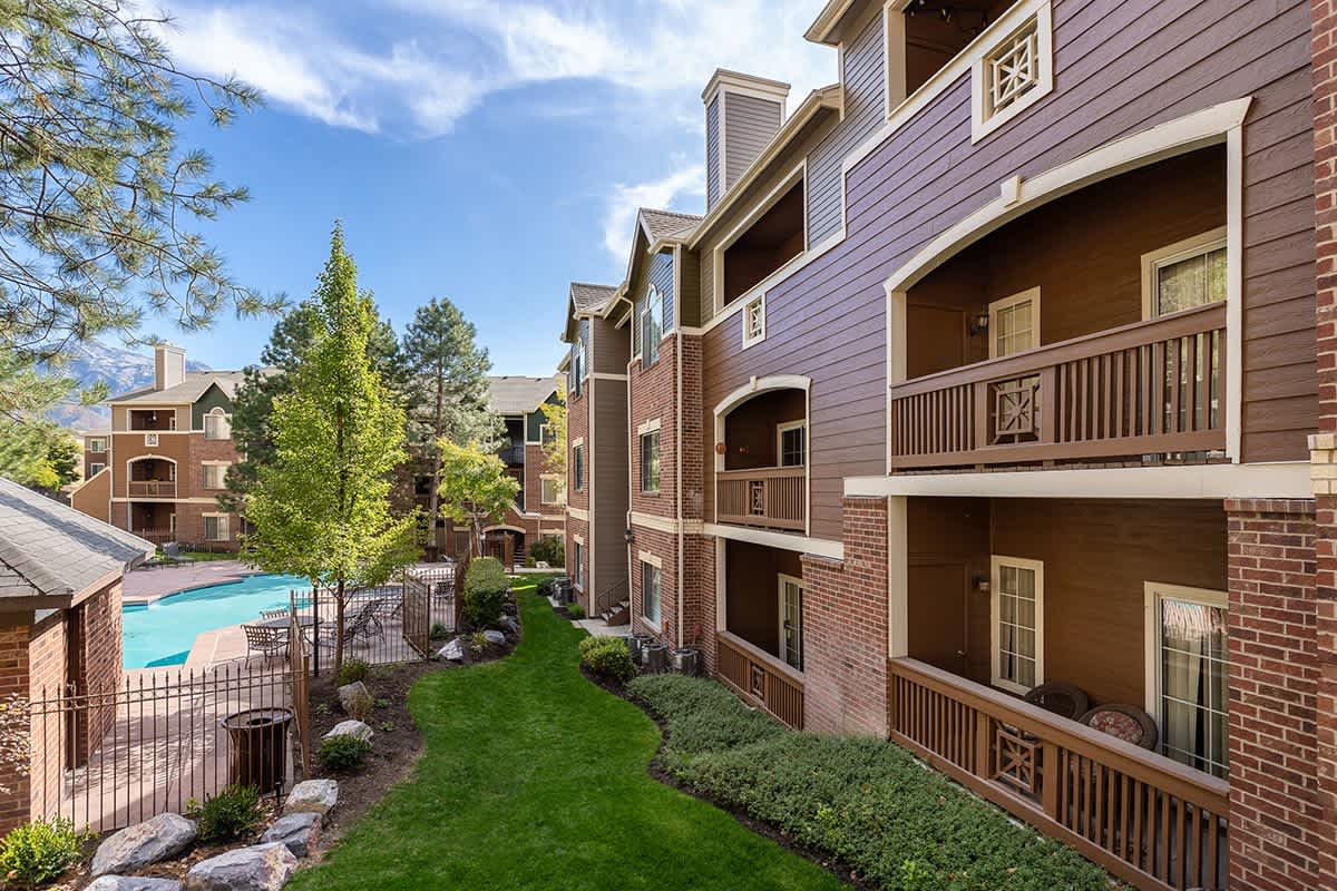 Pinnacle Highland Apartments – photo 2