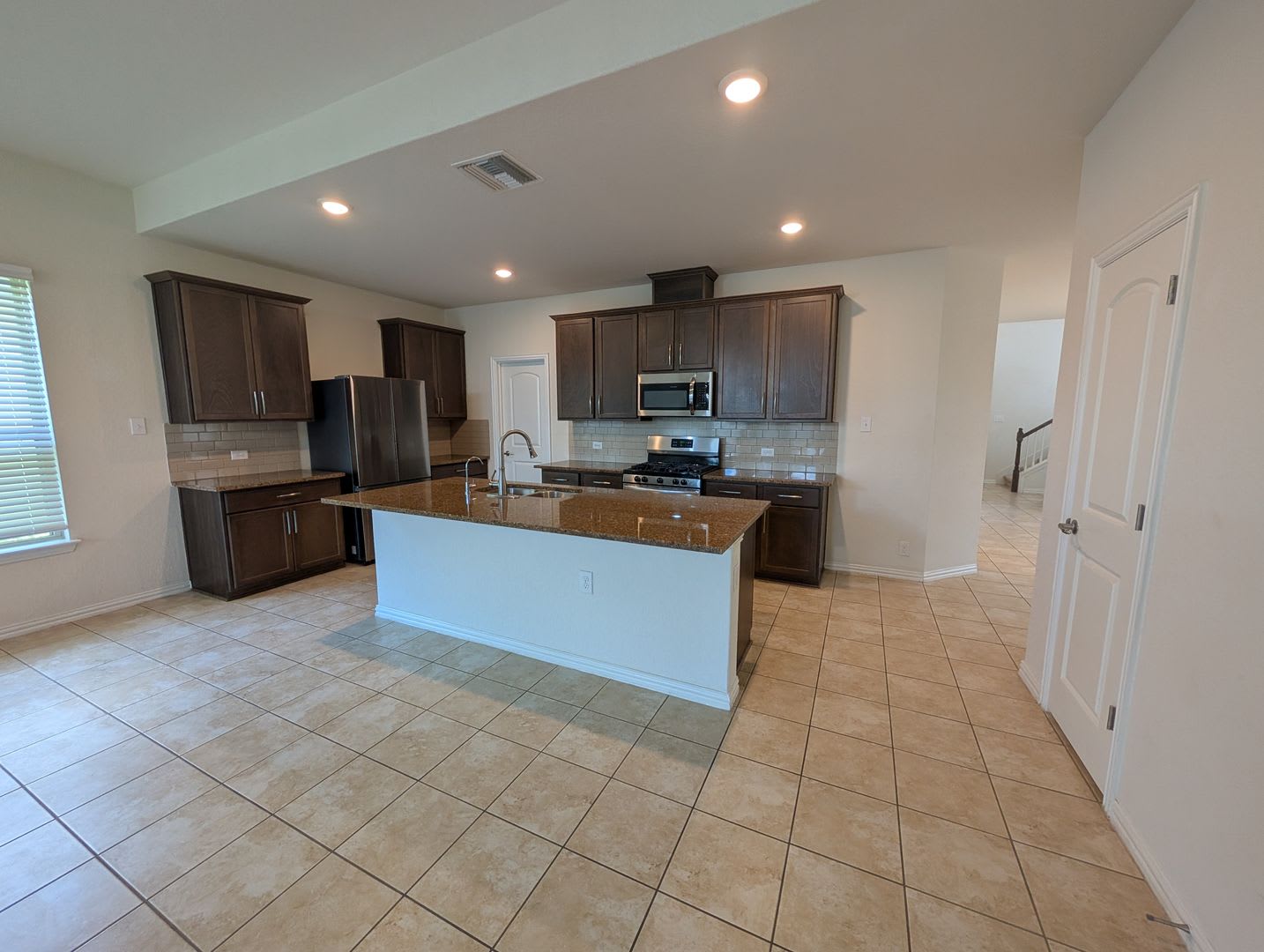 4/2.5/2 with Large Game Room / Near Gruene/ Fridge Included / Covered Back Patio / CISD – photo 5