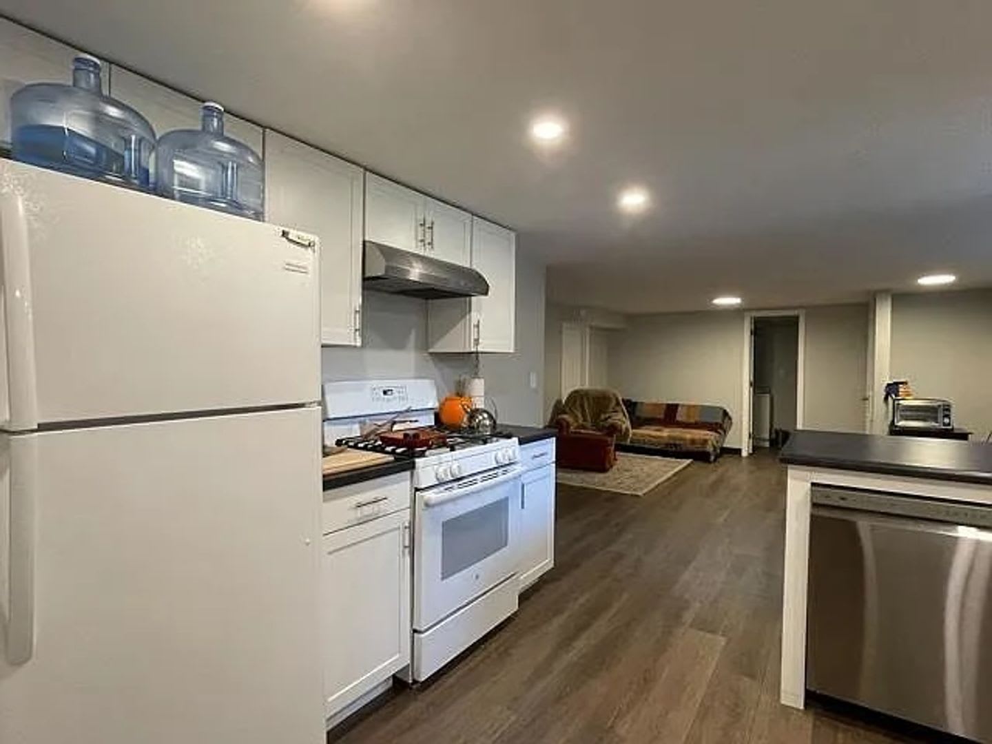 Update 3br 1ba South Campus and Bryan Park – photo 4