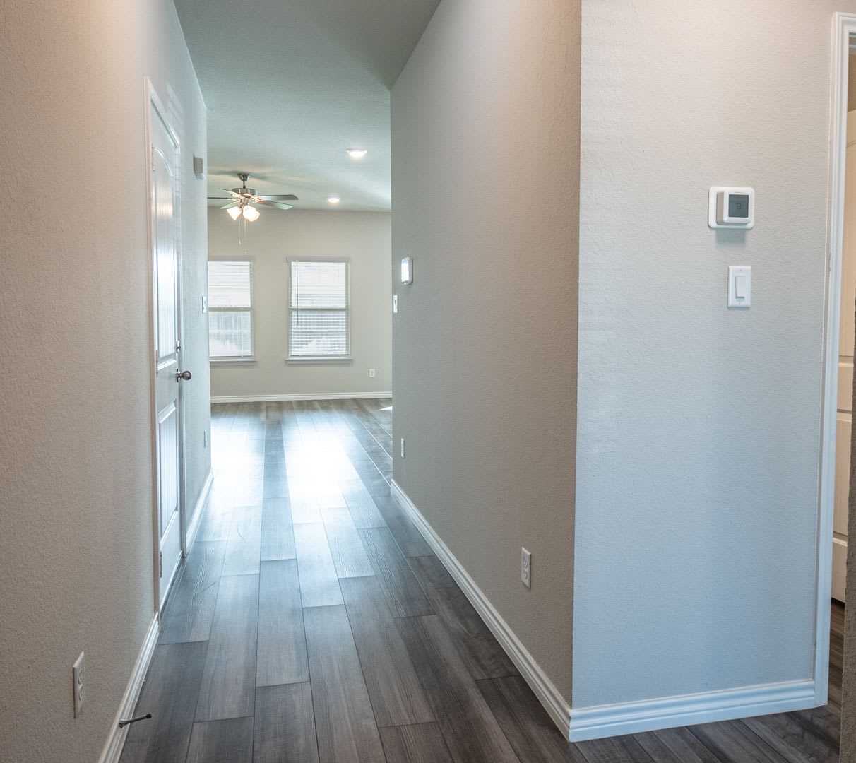 Beautiful 3 Bed/2 Bath Smart Home! Available for Immediate Move in! – photo 5