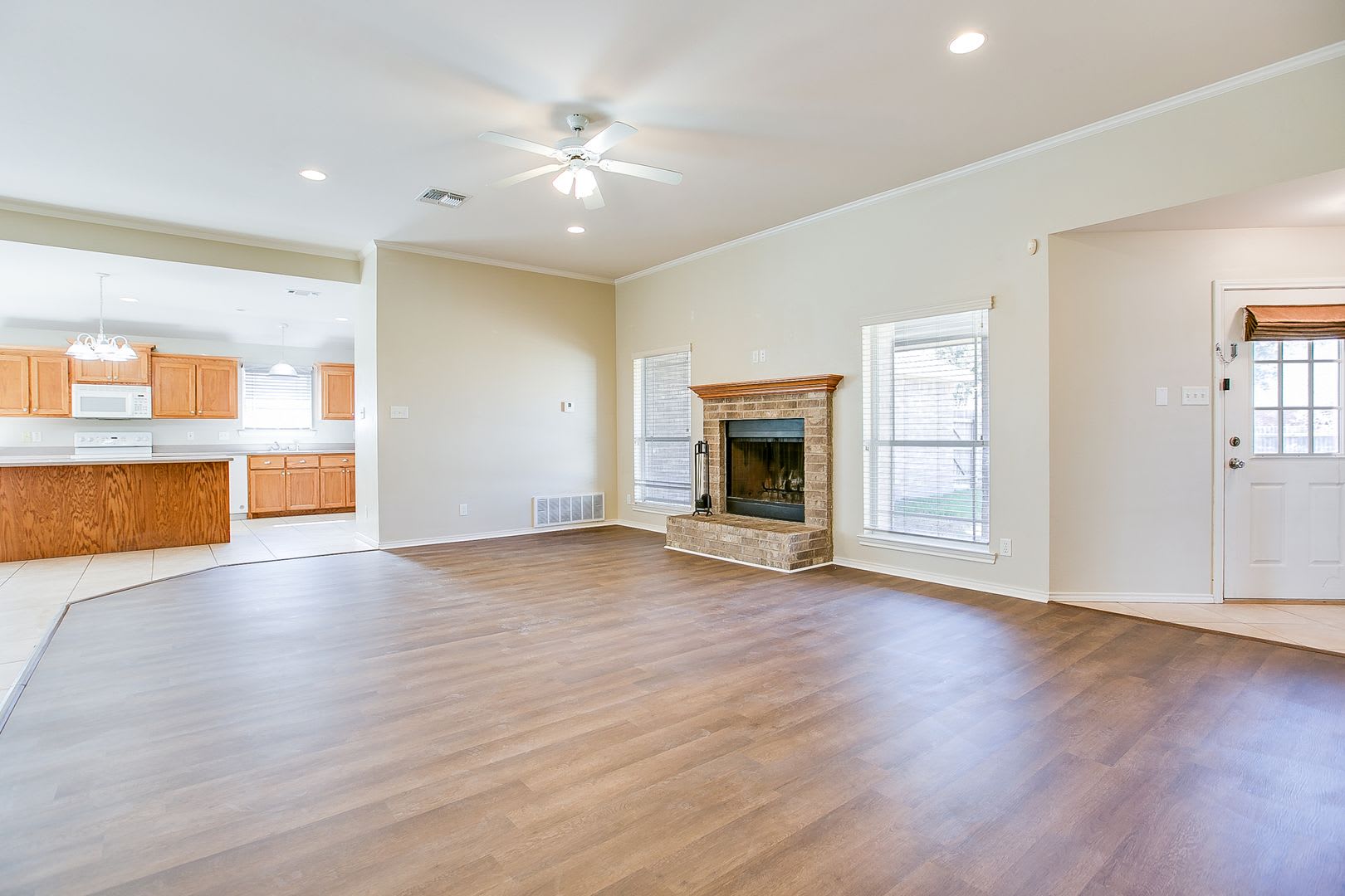 BEAUTIFUL 3 Bedroom 2 Bath home COMING SOON! – photo 4