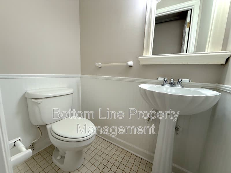 2336 Kenmore Ave – photo 4