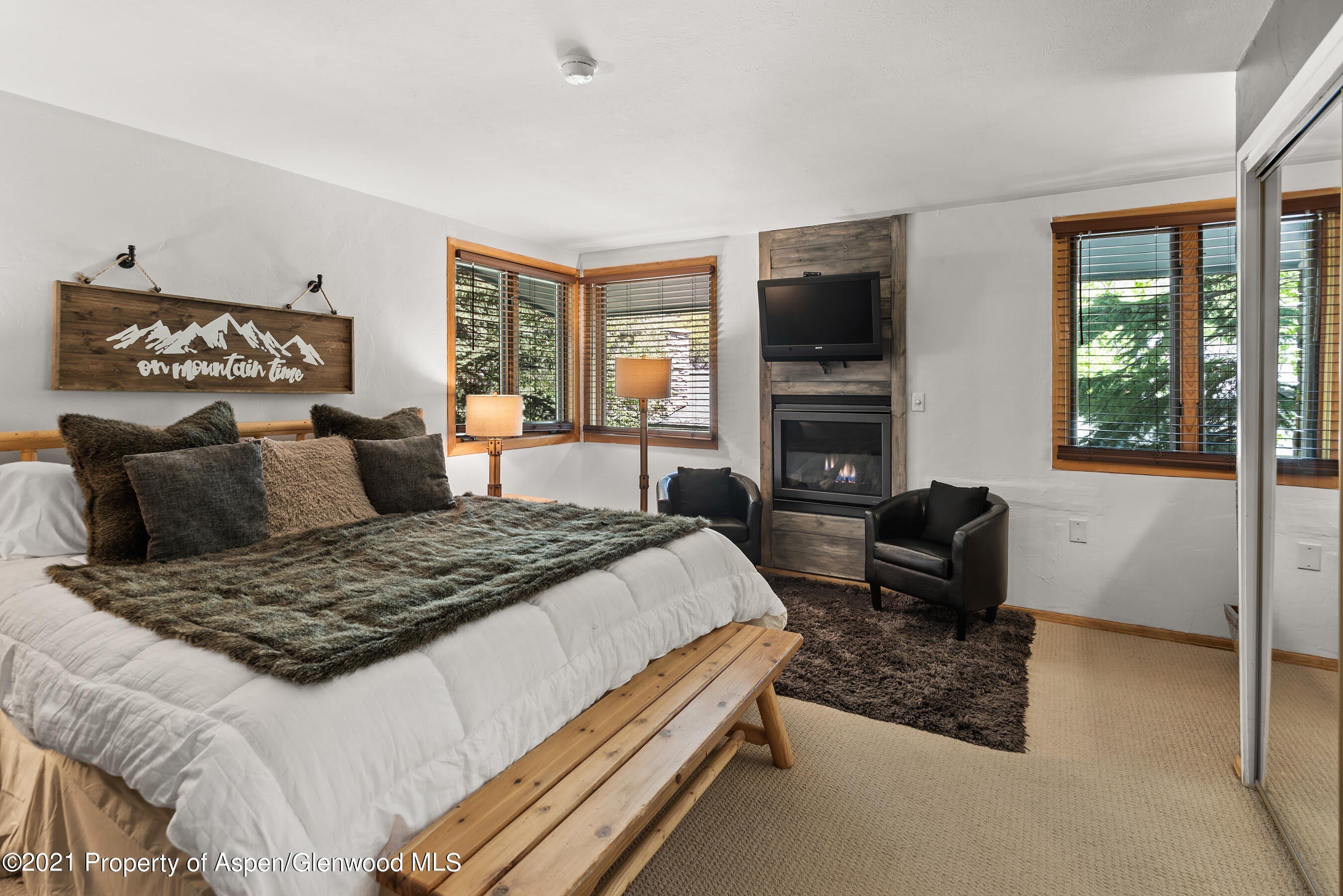 135 Carriage Way – photo 3