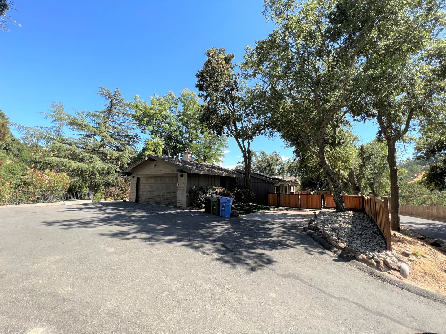 4 bedroom 2 bath beautifully updated in Diablo – photo 3