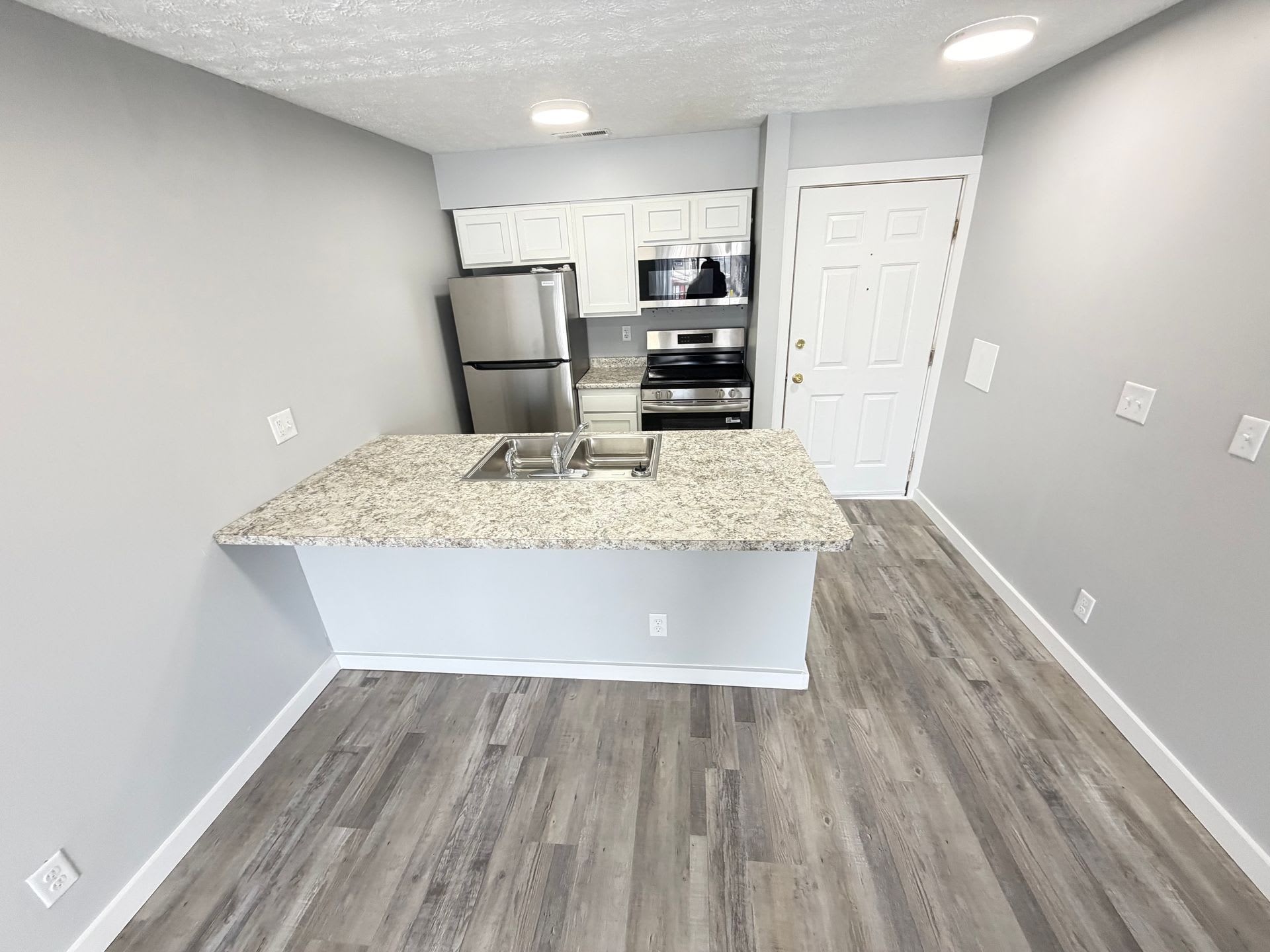 2 Bed 1 Bath 1St Floor Apartment – photo 4