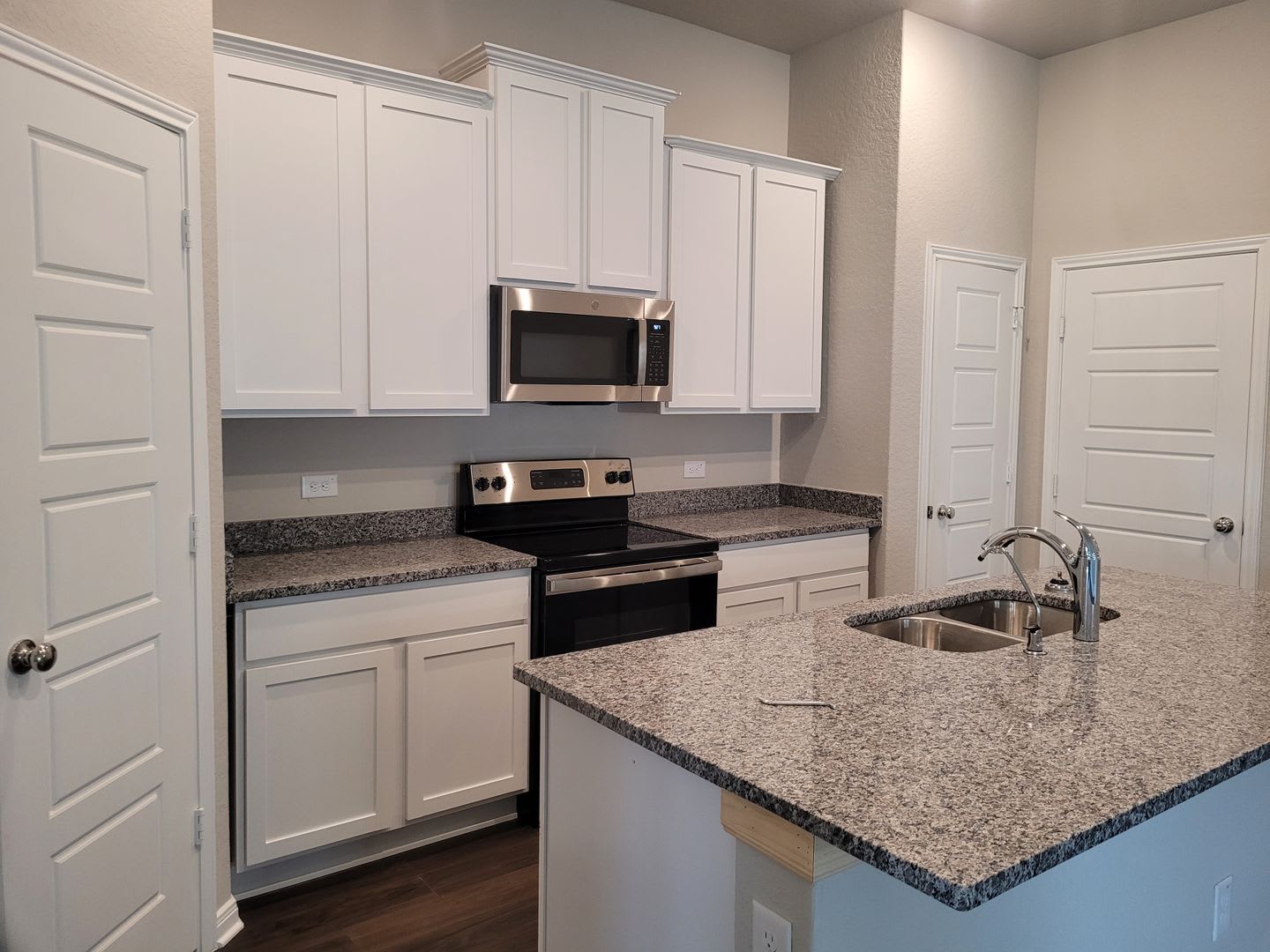 Bright & Spacious Rental Home in Greenspoint Heights! – photo 5
