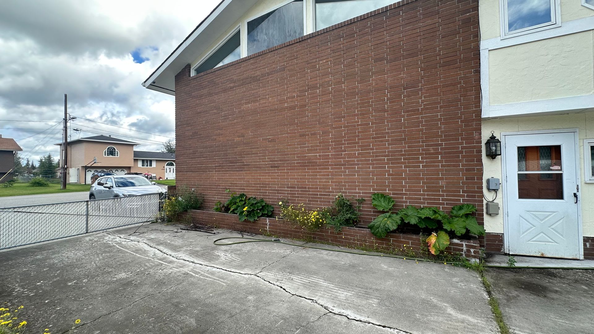 2Bed/1Ba/1Car Amazing Apartment on Riverview Dr., All Util. Includ., sorry no pets. – photo 2