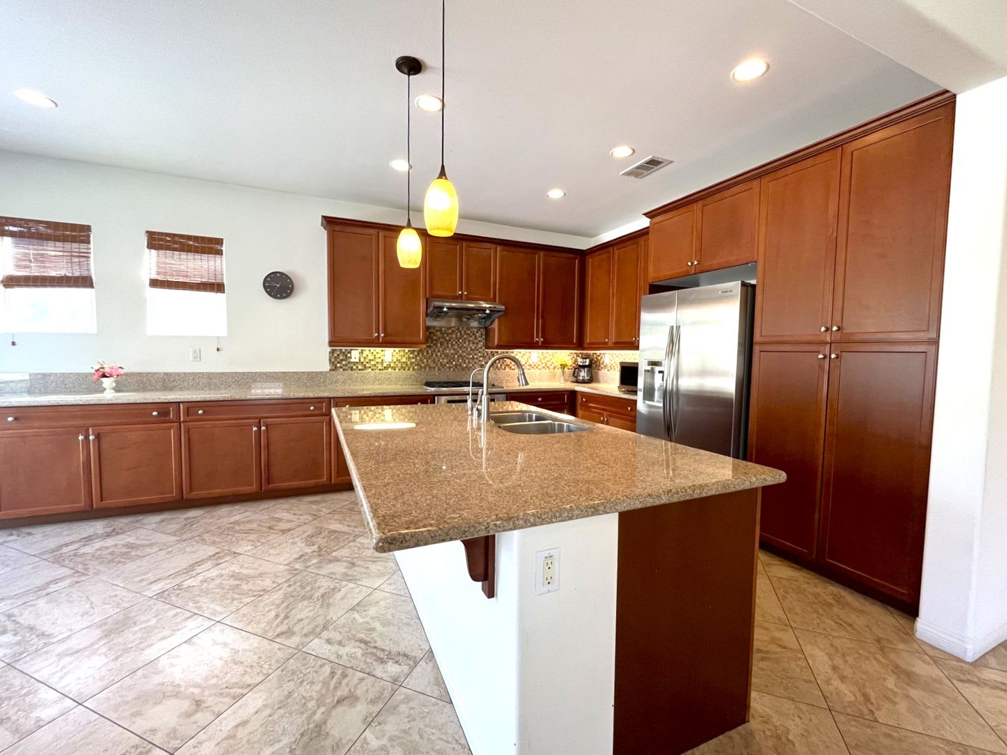 4 bed, 3 bath located in Eastvale, CA! – photo 4
