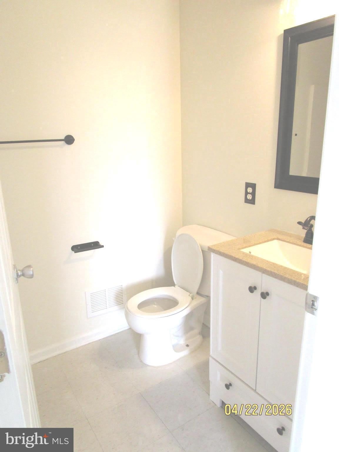 540 THOMPSON – photo 3