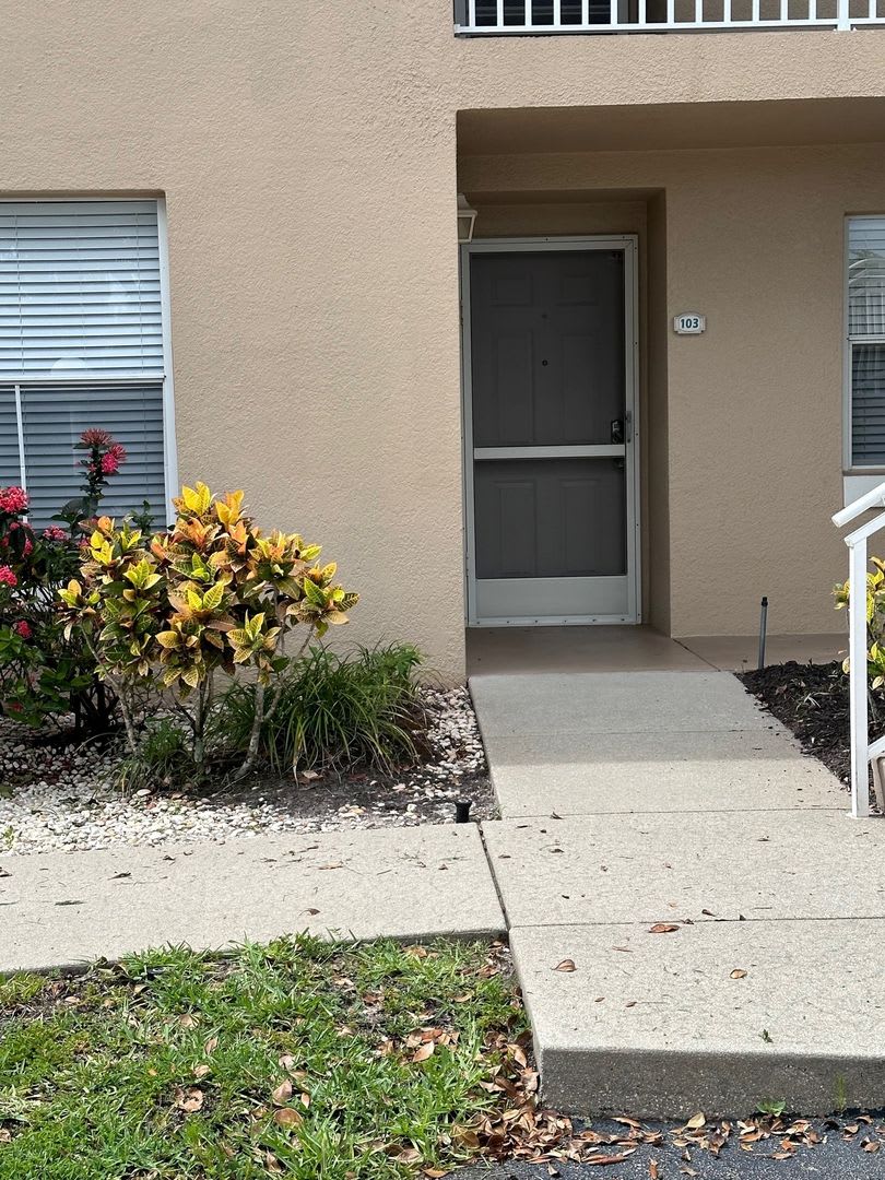 Renovated 1st Floor Seasonal unit in North Naples – photo 4