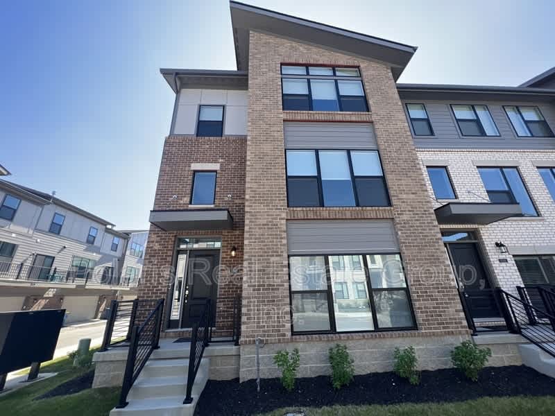 11585 Fullham St – photo 1