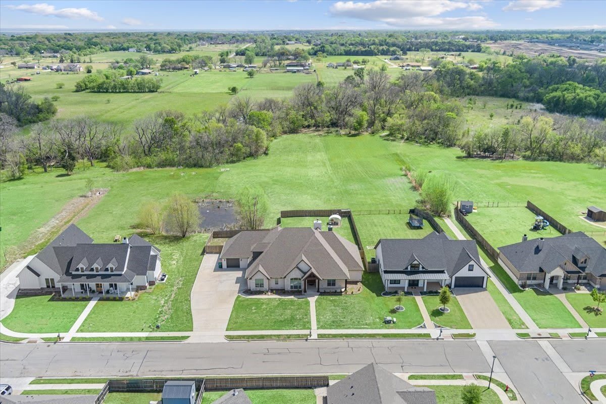 1024 Cecilia Court – photo 3