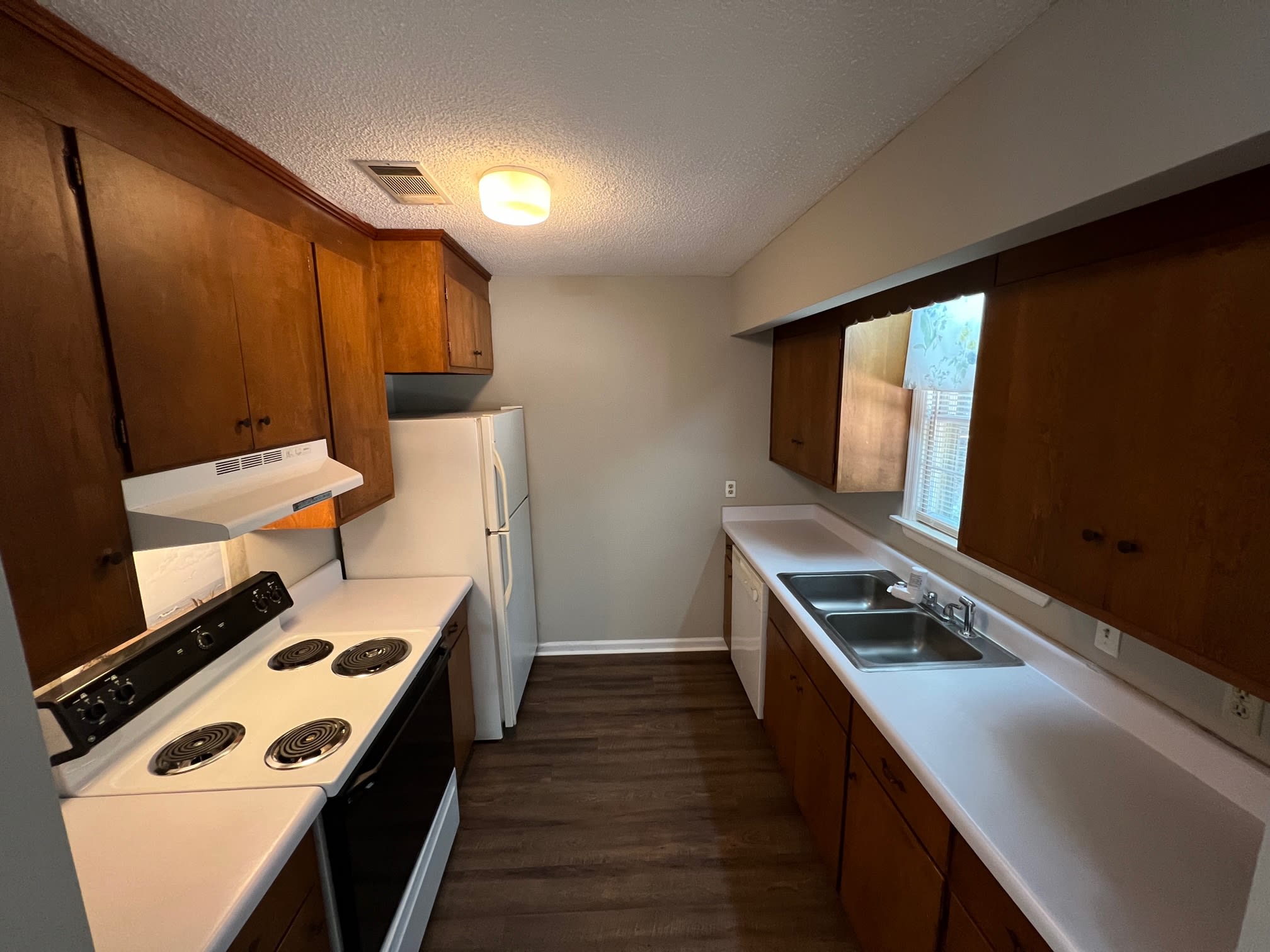 212 Henderson St – photo 4