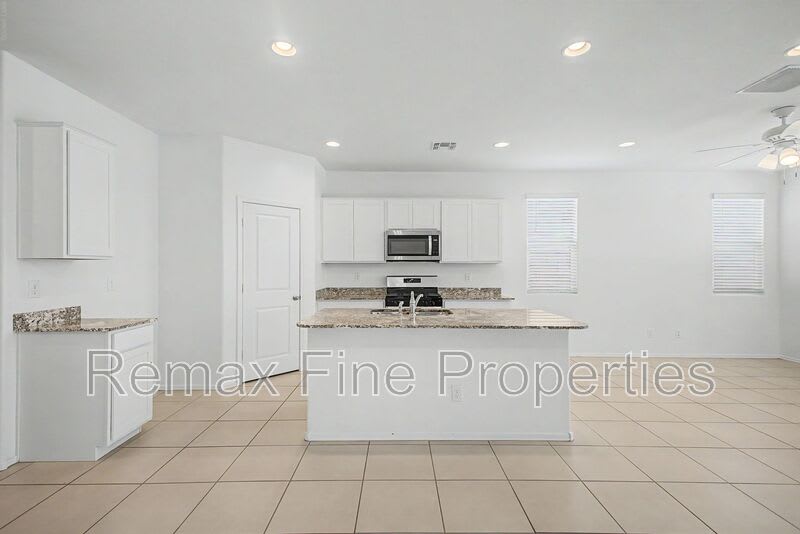 15543 W Desert Hollow Drive – photo 5