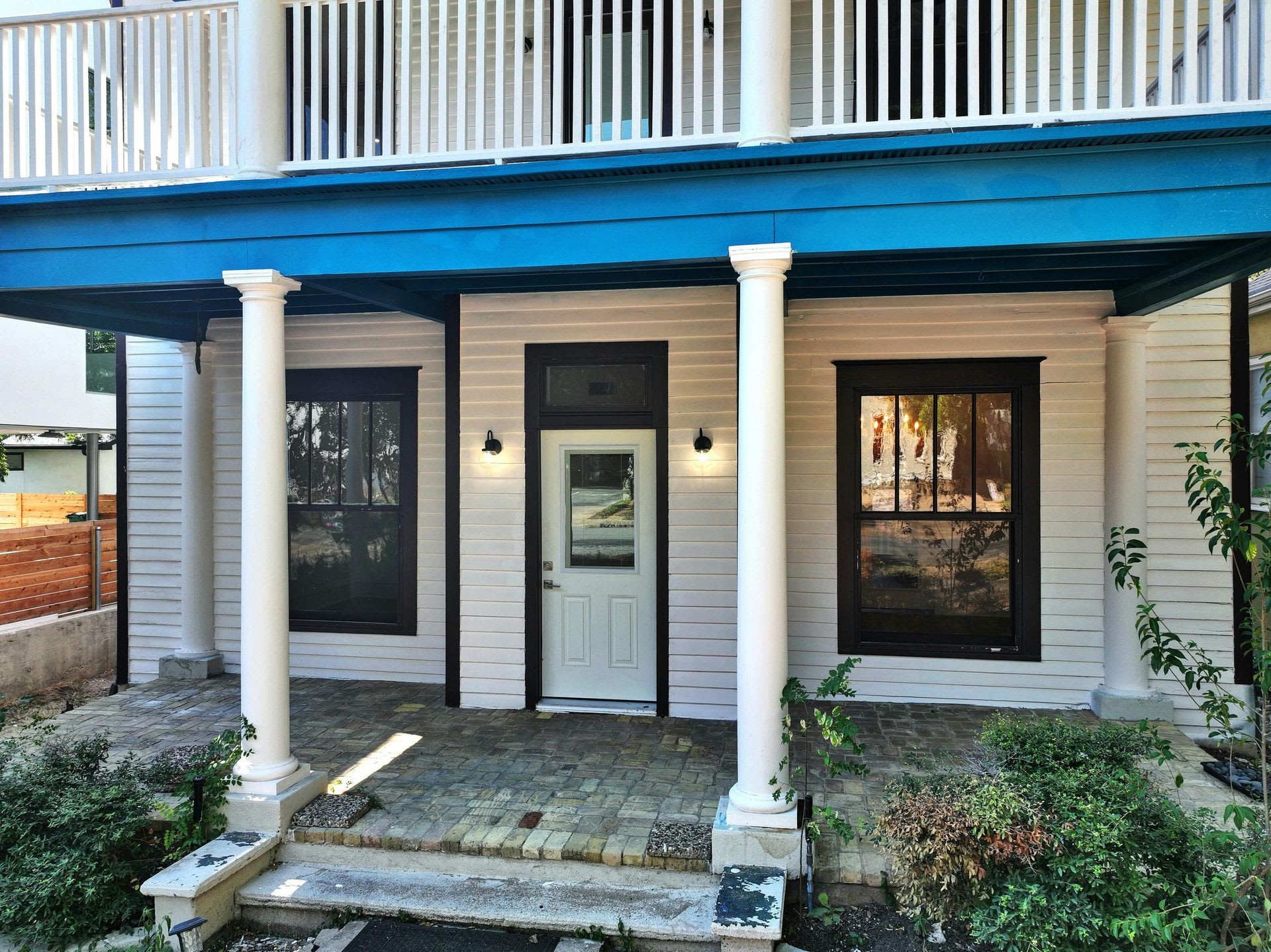 Spacious custom design 2 bed 1 bath Apartment for rent 709 W 14th st. – photo 2