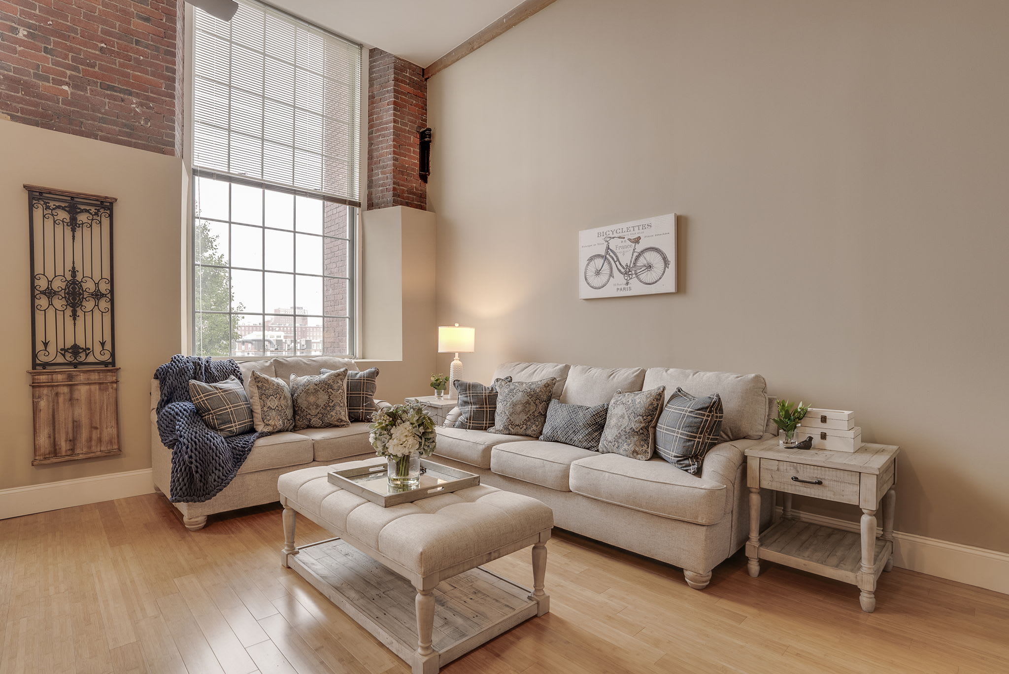 Red Oak At 409 Elm Street – photo 4