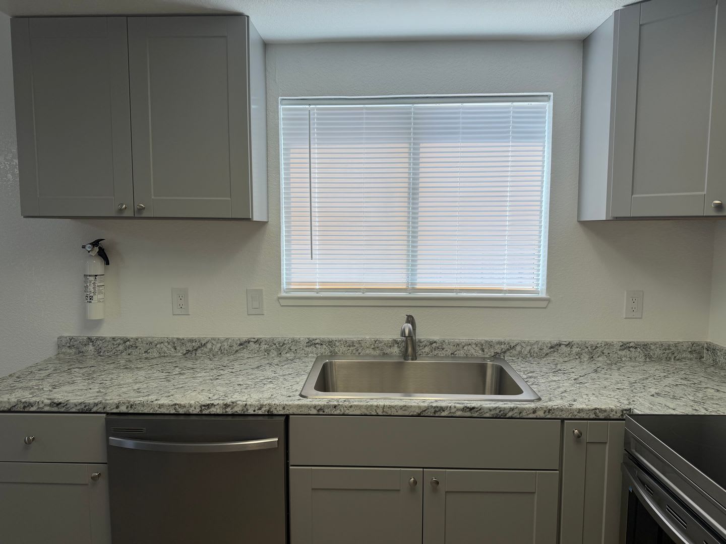 Beautifully remodeled home in a great area of town! – photo 4