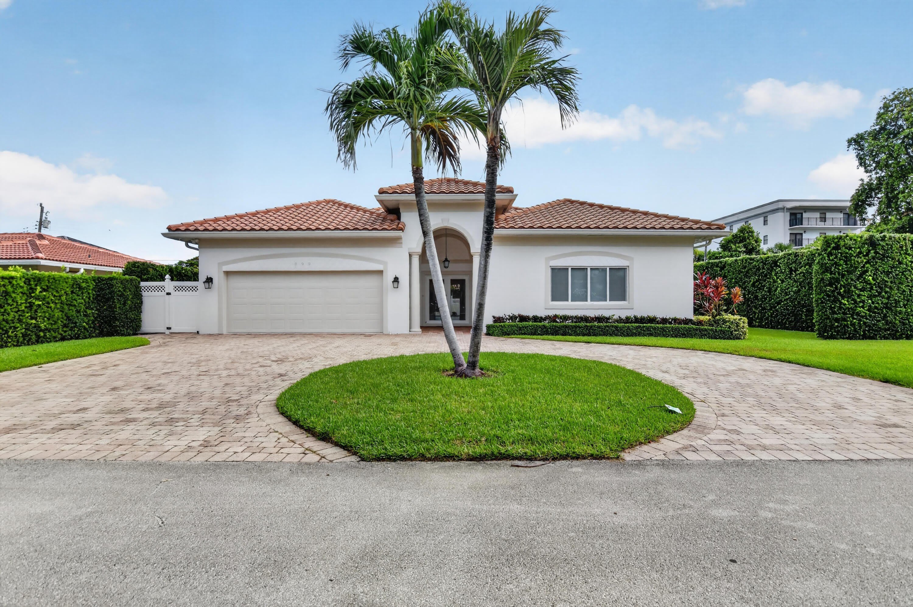 899 Granada Drive – photo 1