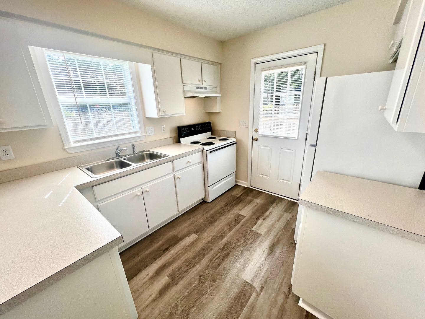Charming Renovated Home in Forest Park – photo 3