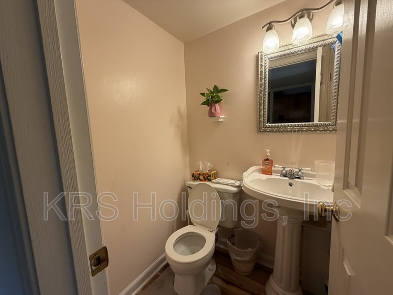 3877 Sherman Oaks Ave – photo 5