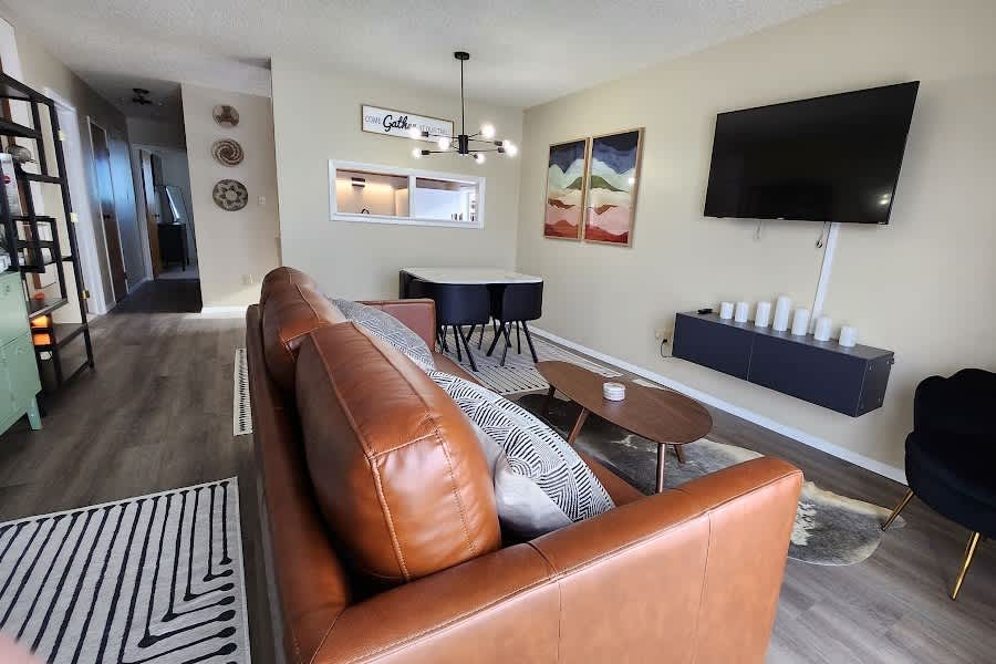 62 12th St – photo 1