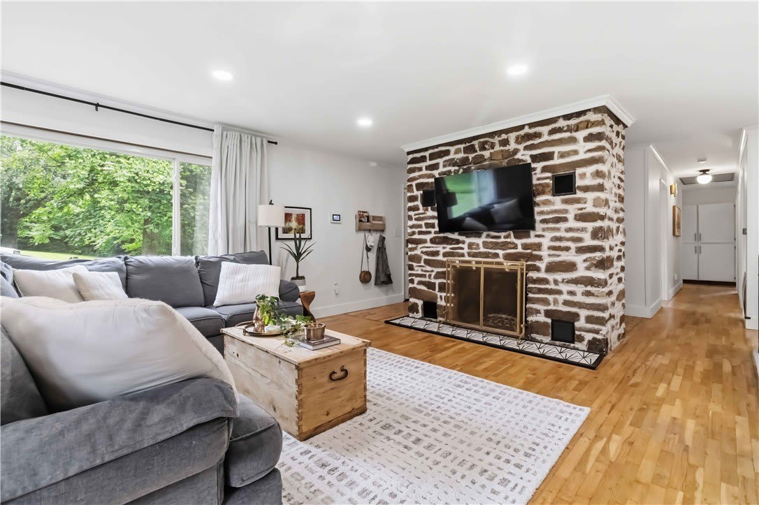 1724 N Greenvalley Avenue – photo 5