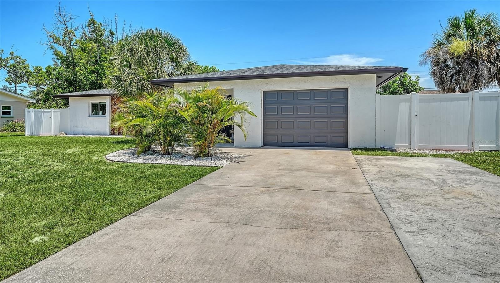 1302 MANGO Avenue – photo 5