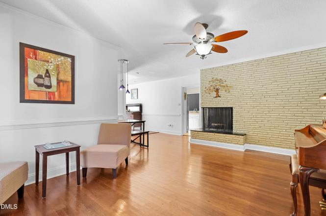 821 Woodburn Rd – photo 5