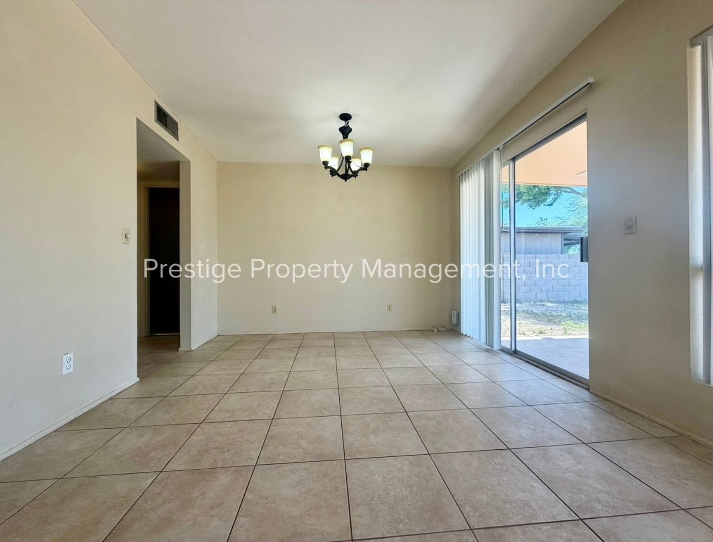 Charming And Spacious 2 1 5 On The East Side – photo 3