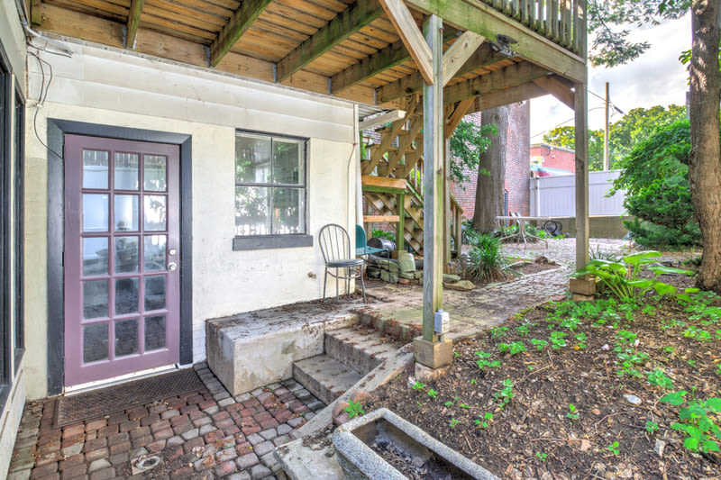 121 East Chestnut Street – photo 1