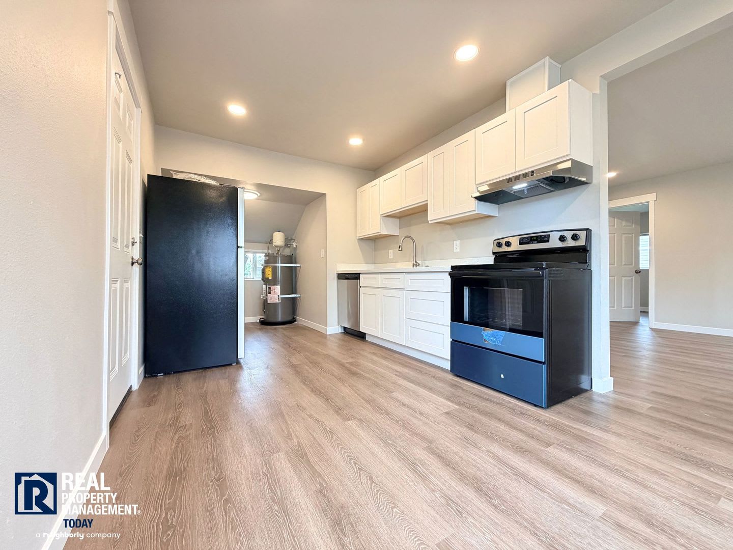 Move In Special Completely Renovated 2 Bedroom Home Near Plu New Kitchen Stainless Appliances – photo 5