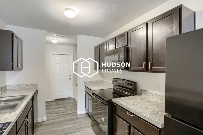 2214 Henry Street – photo 5