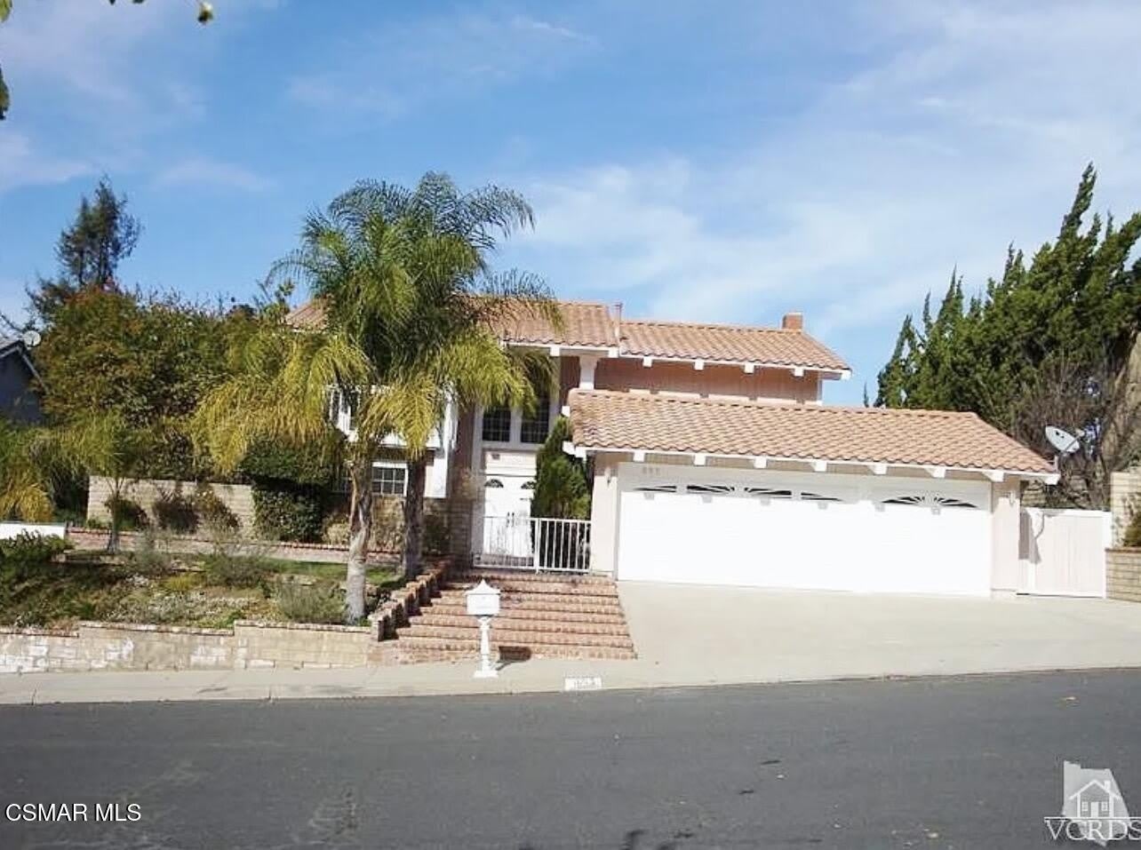893 Lindawood Street – photo 2
