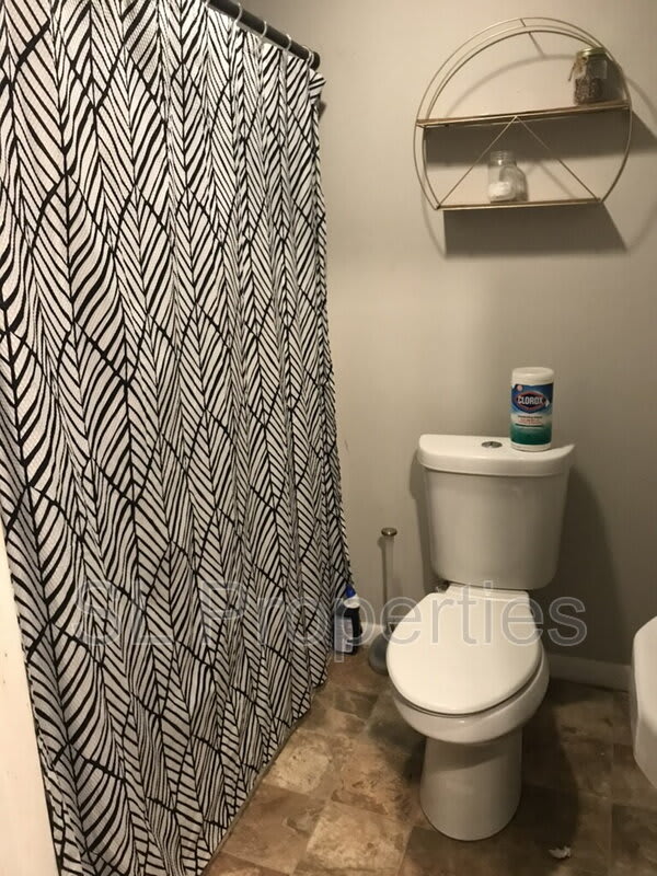 534 Madison St – photo 2
