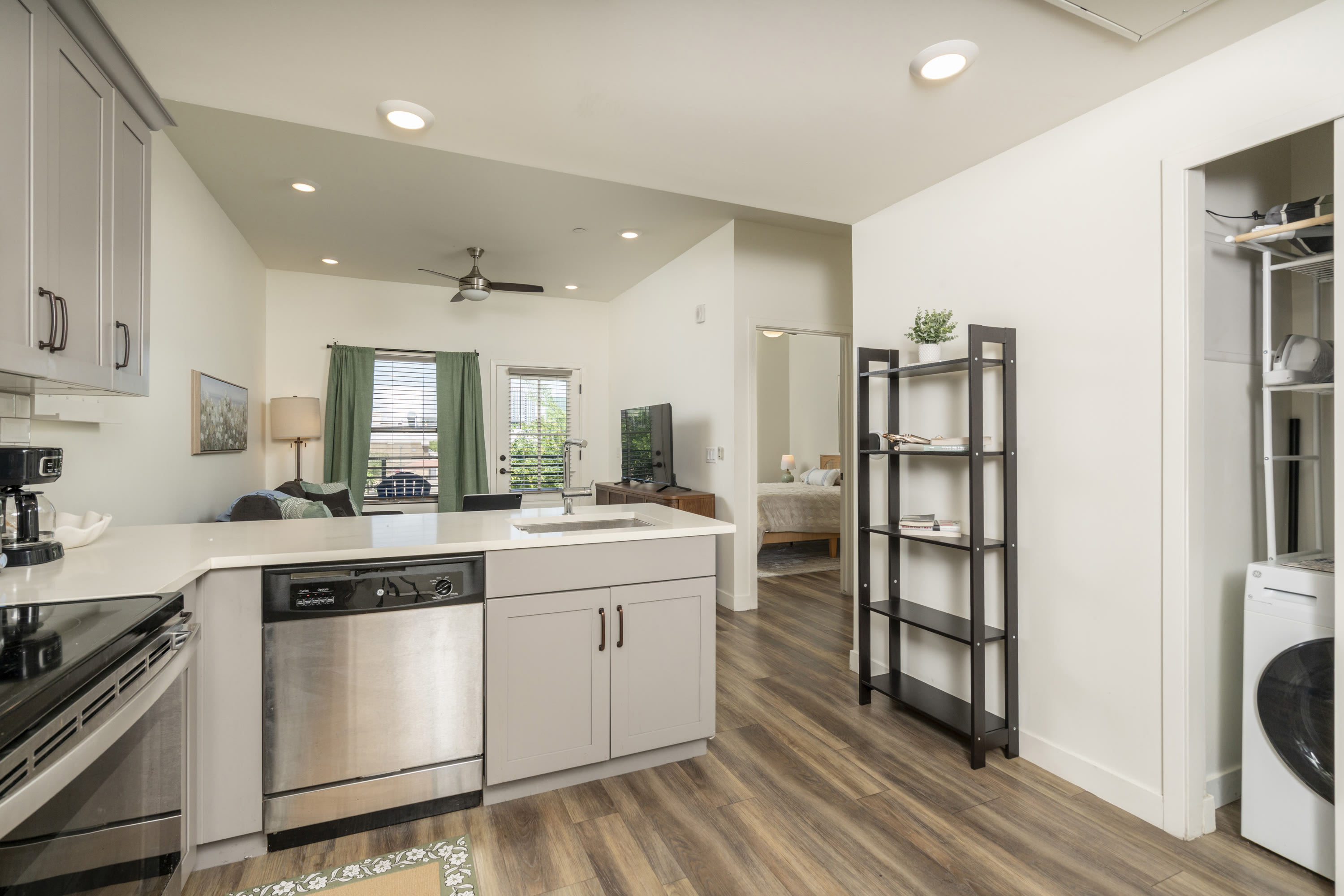 475 North 9th Street – photo 2