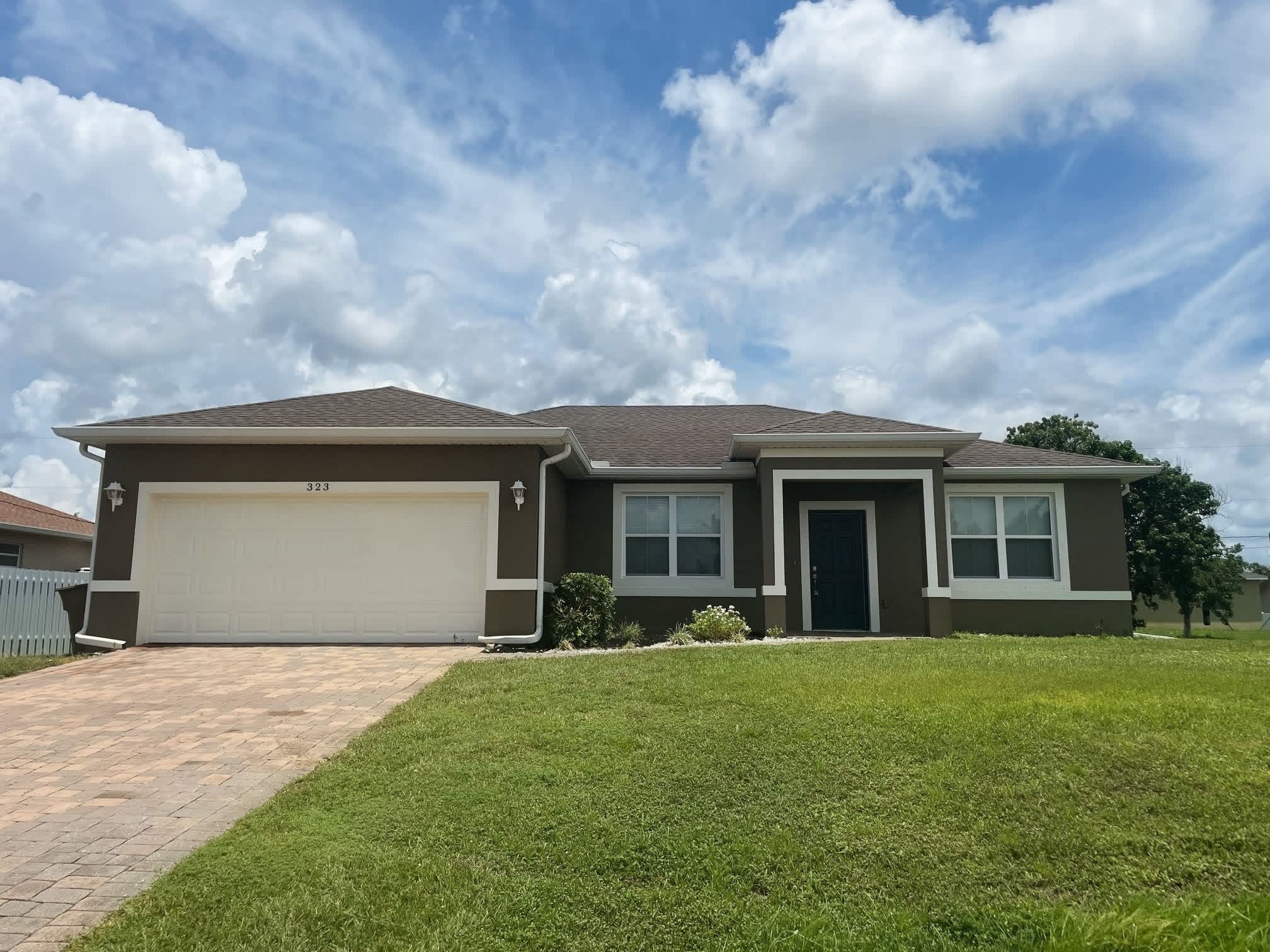 323 NW 15th St – photo 1