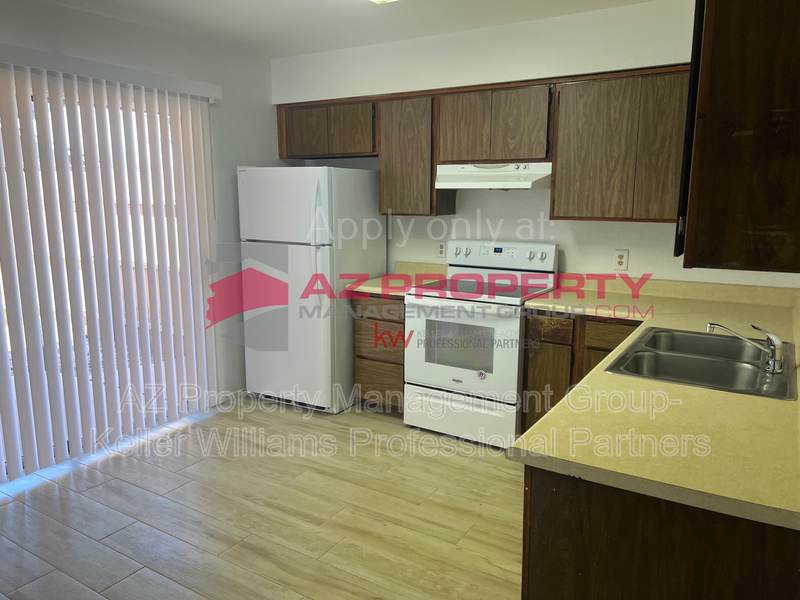 2228 E Broadway Rd – photo 2