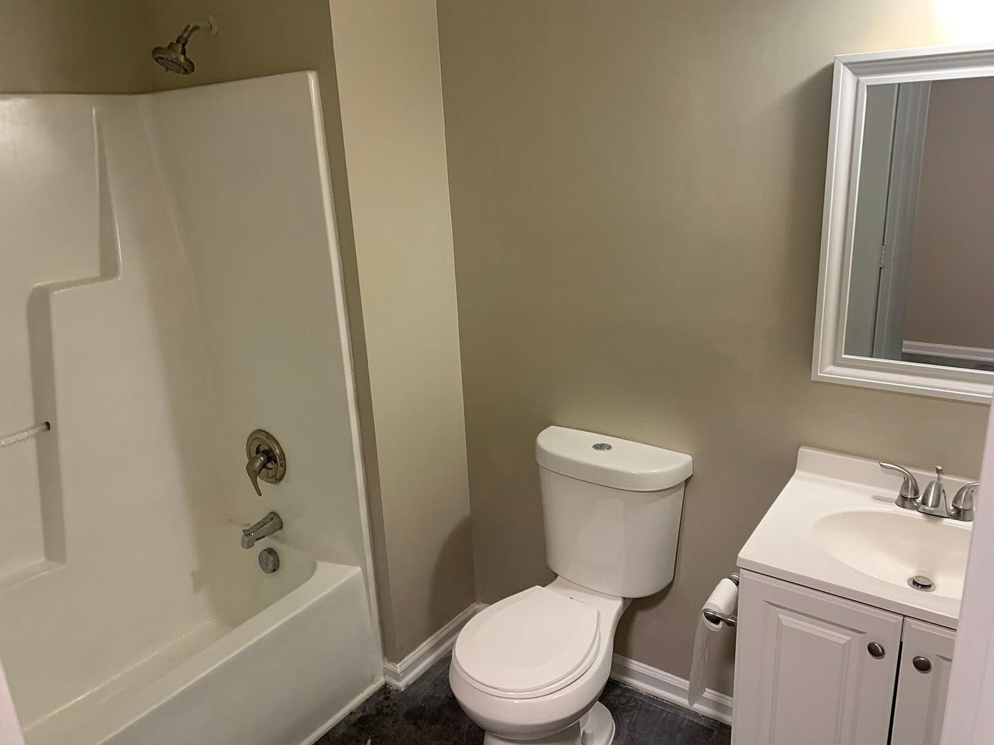Room in 4 Bedroom Home at Bragg St – photo 4