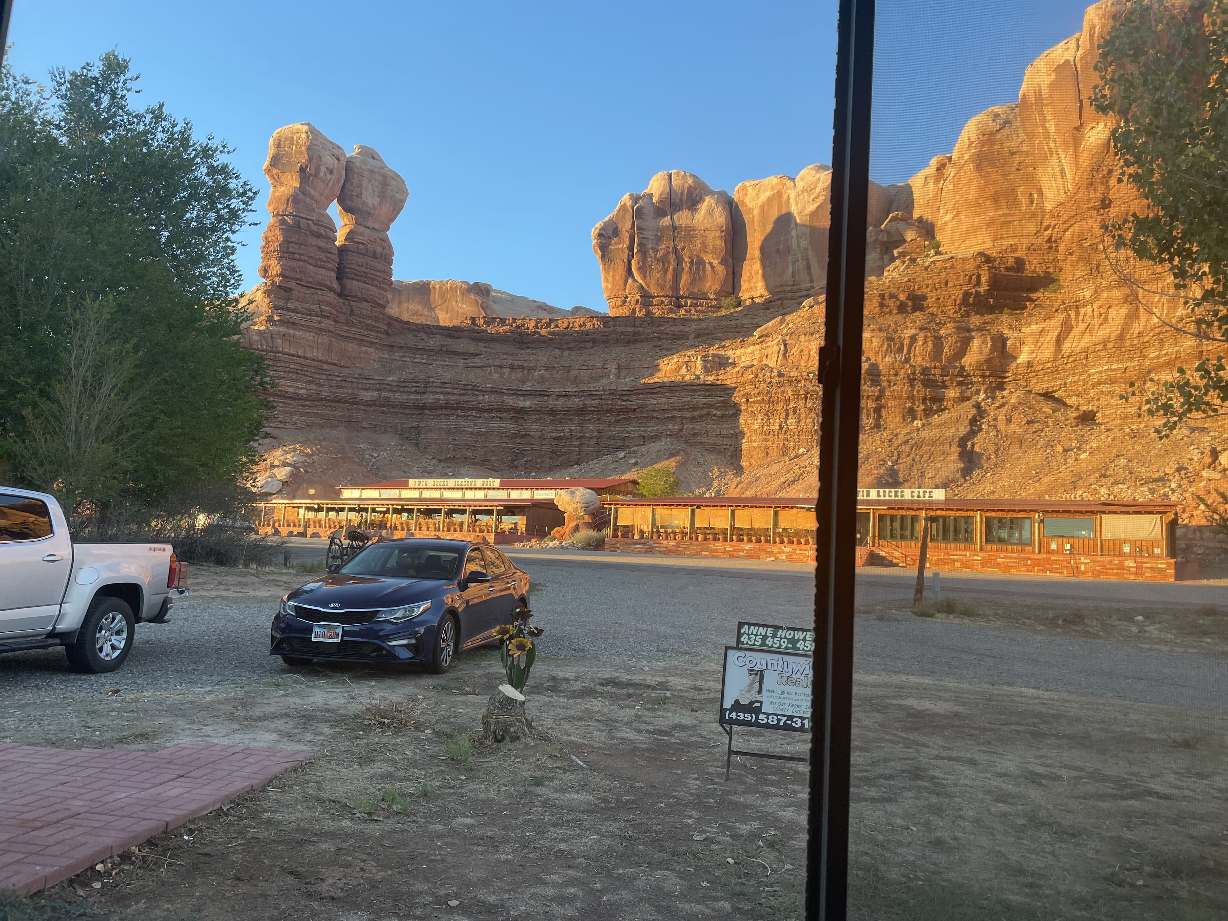 890 E Navajo Twins Drive – photo 1