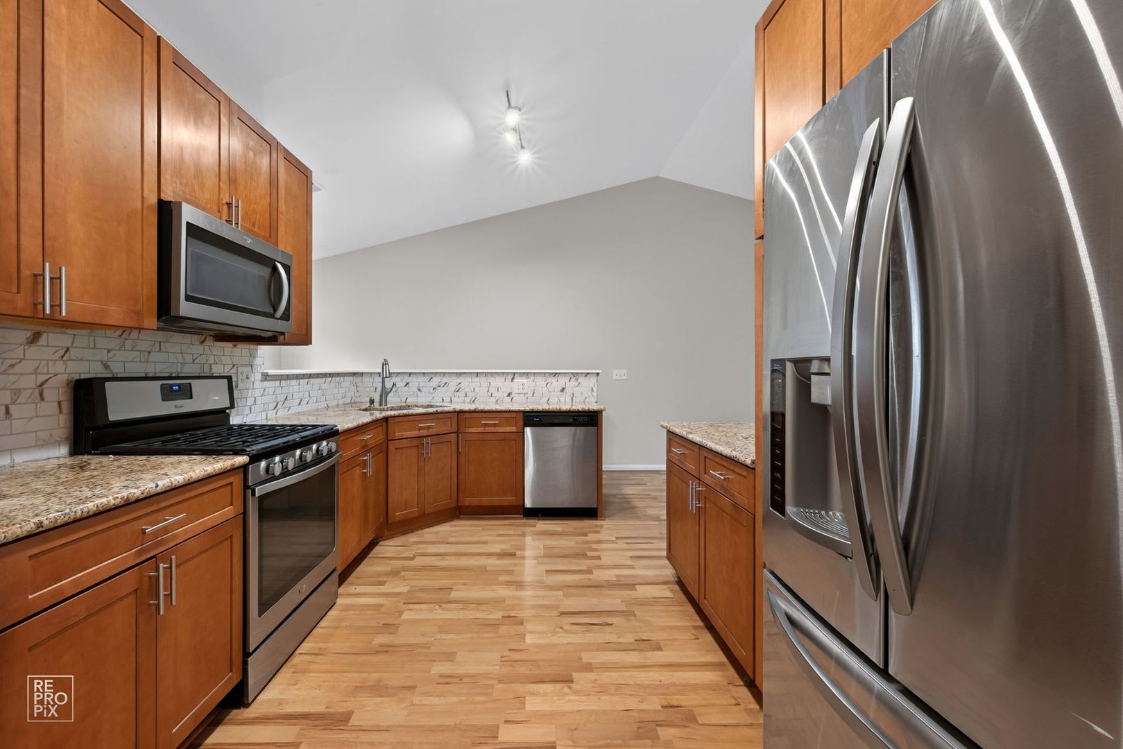 3 Bedroom Home in Streamwood! – photo 5