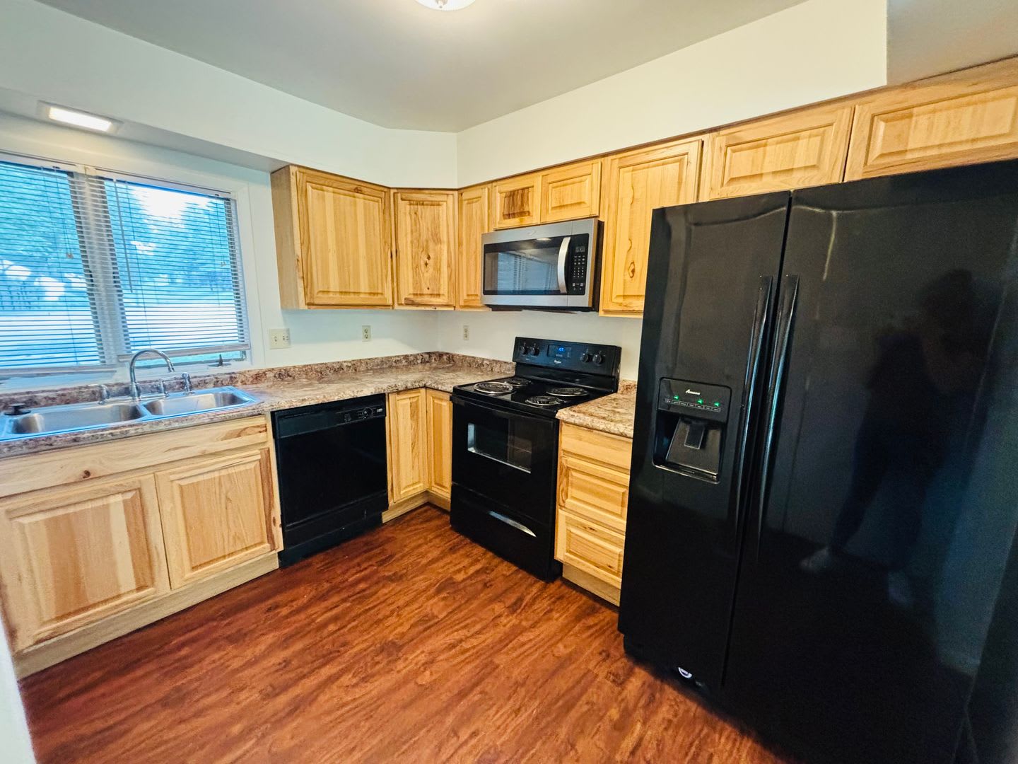 3 Bedroom 2 5 Bath Townhouse – photo 4