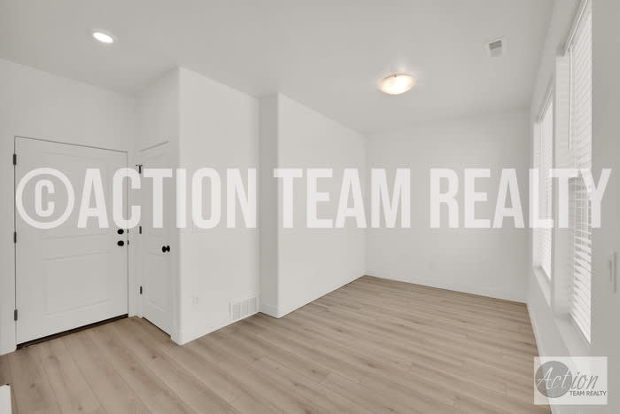 570 Sego Way – photo 3