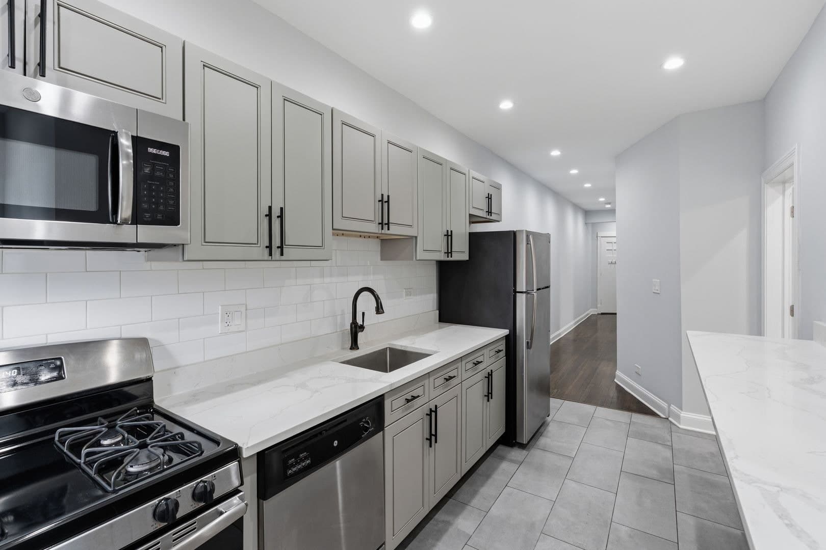 4707 N Albany Ave – photo 3