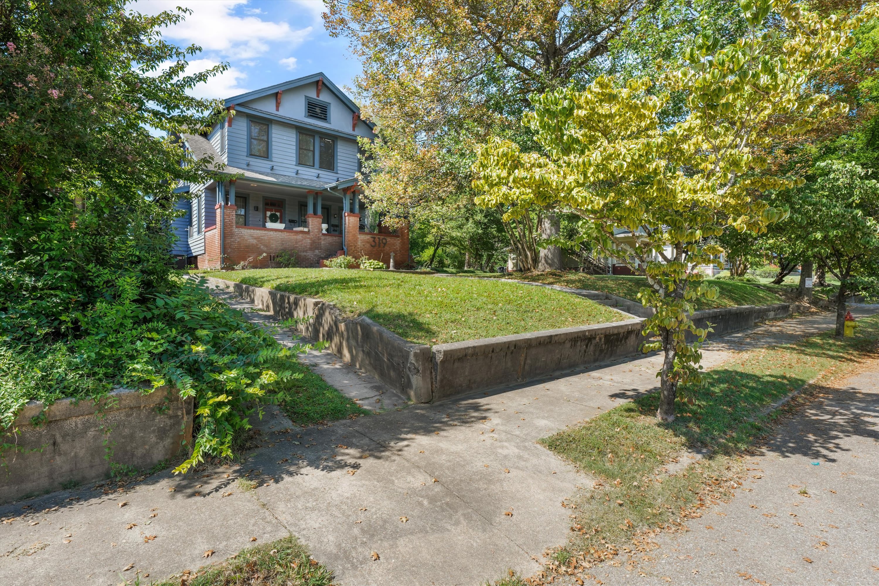 319 E Scott Ave – photo 2