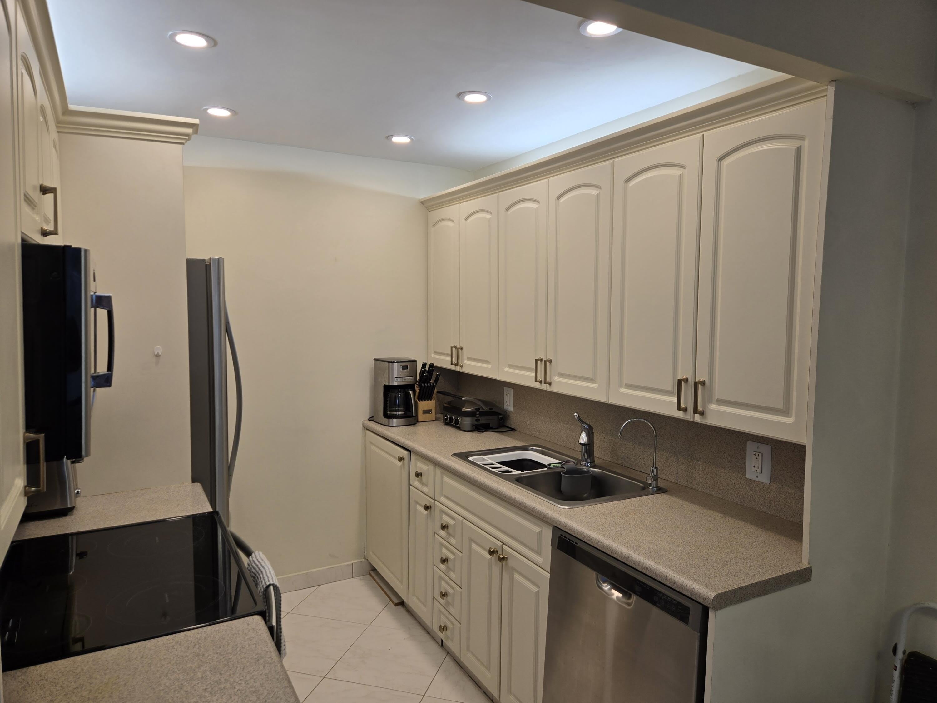 2031 Exeter – photo 1