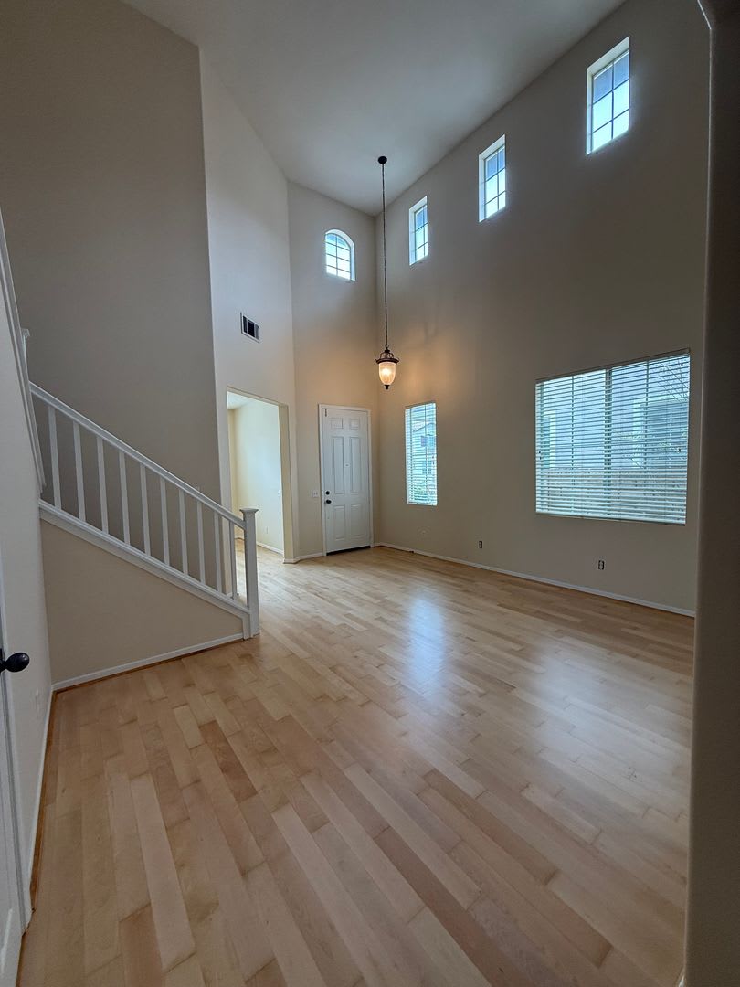 2 Story 4 Bed 3 Bath Home In Simi Valley – photo 1