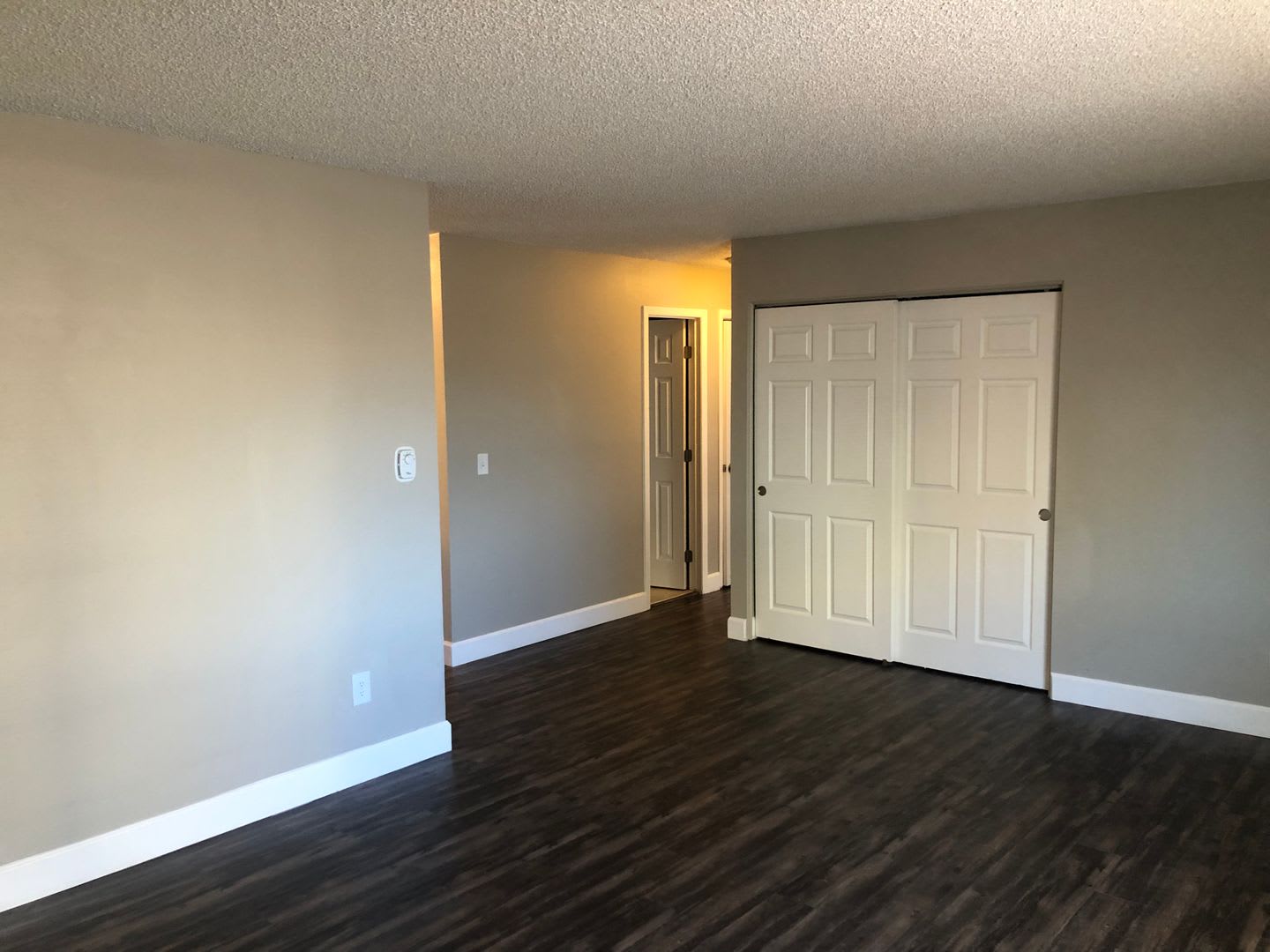 Top Unit Available! 2 Bed 1 Bath Condo – photo 4
